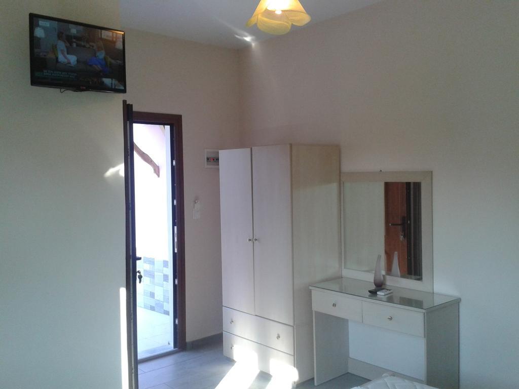 Vassilis Studios Anaxos Exterior photo